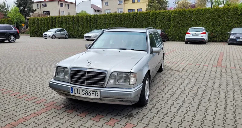 lubelskie Mercedes-Benz Klasa E cena 7500 przebieg: 358000, rok produkcji 1995 z Lublin